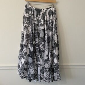 Valerie Stevens Black Floral Pleated Maxi Skirt Size M Boho Fairy Grunge Flowy